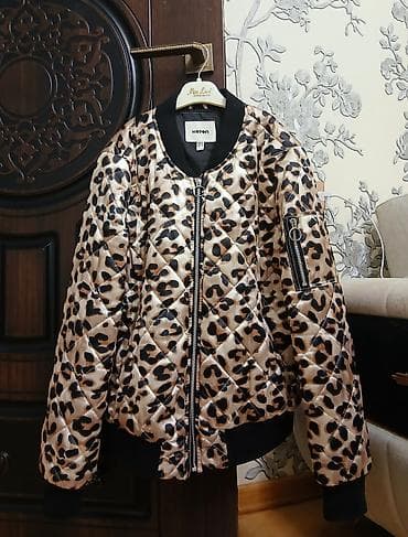 Koton brendinin qadın bomber tipli qısa kürkü. - Naxış: leopard (bej