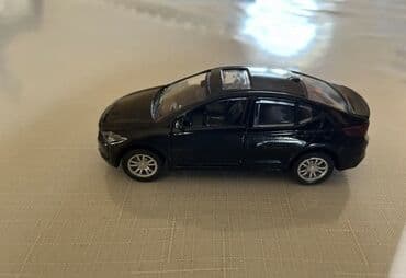 заказать модель машины: Ağ rəngdə metal die-cast sedan oyuncağı (miqyaslı model) - Material — 6