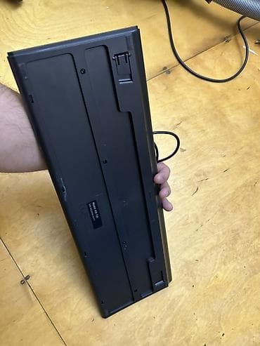 kamputer manitor: USB klaviatura – tam ölçülü - Bağlantı: USB kabel (şəkildə göründüyü — 2