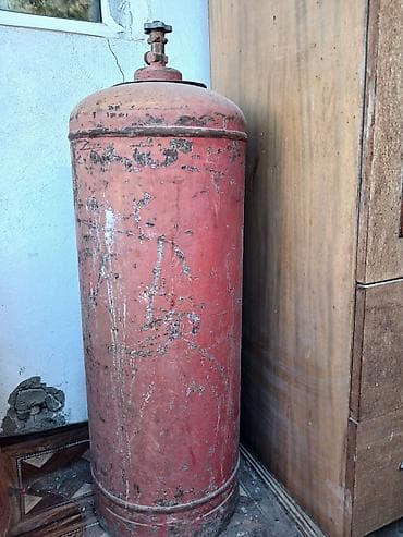 Məişət üçün propan-butana uyğun qaz balonları - Qırmızı rəngli iki