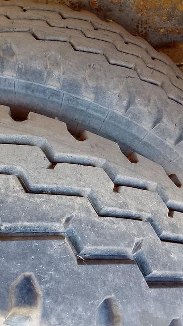 metal əridən: Yük maşını – ZIL (döngəli karxana/kənd təsərrüfatı tipli “samosval”) — 2