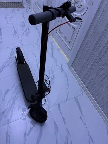 qruz nə deməkdir: Elektrik skuter - Şəhər üçün yığcam və yüngül gövdə, qara rəng - — 10