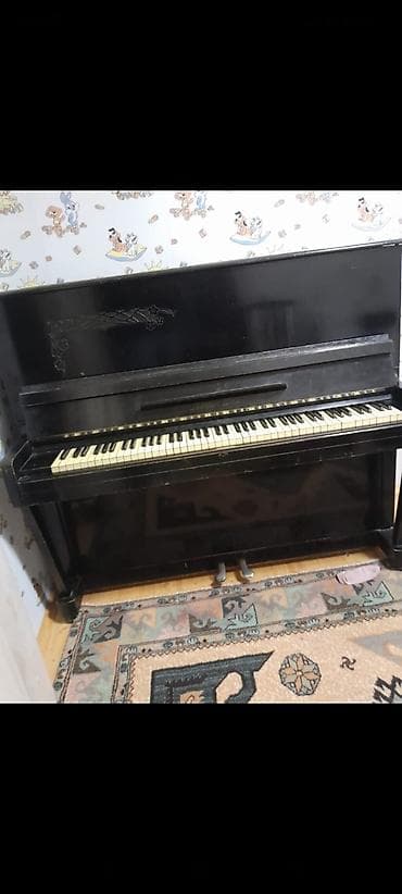 Tecili satılır: Pianino - Aşağıdan pedallı, dik (upright) pianino -