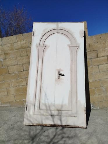 Dəmir giriş qapısı - Material: qalın metal/dəmir konstruksiya -