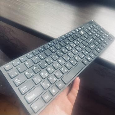 Nazik və tamölçülü simsiz klaviatura yeni kimidir