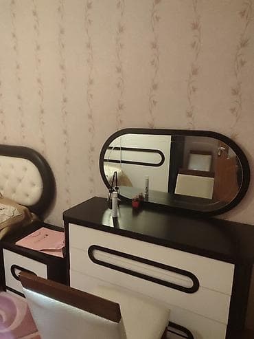 ev masa və oturacaq dəstləri: Mebelli Ev Kirayə verilir. Şərifzade Küçəsi 196da yerləşir — 4