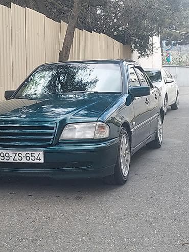 Mercedes-Benz C-Class: 1.8 l | 1997 il Sedan — 4