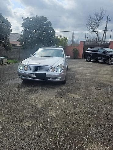mercedes e: Mercedes-Benz E-Class W211 sedan, gümüşü rəng. - Kuzov: 4 qapılı — 2