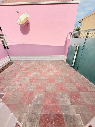 xacmaz ev: Ev xirdalanda yerlesir.Iase obeyektlerine yola yaxindi.1 mərtəbəli — 2