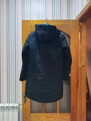 pull and bear az: Qara kurtkalardan 1ci kurtka qadın üçündür,arxasında PP yazılan kişi — 6