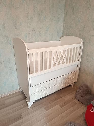 usaq dolablari: Oğlan və qız üçün, Dördbucaq, Beşik, Matras ilə, Yellənmə mexanizmsiz — 2