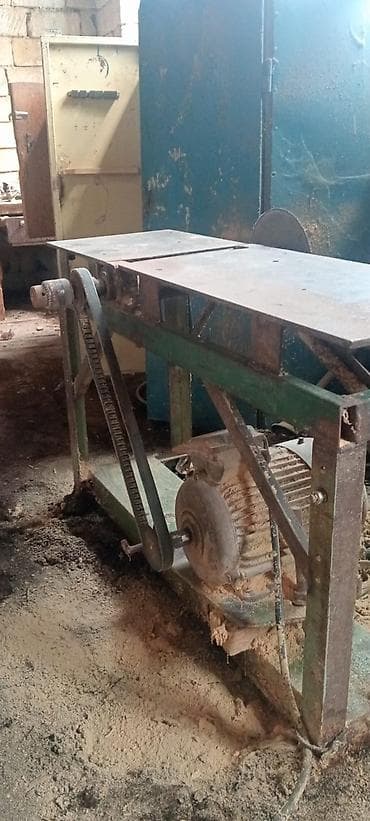 freyzer aparati: Ağac emalı üçün stasionar dəzgahlar komplekti - Frez dəzgahı (üst — 5