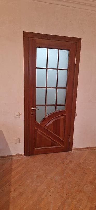 ayyaqqabı: Qapi 3eded 50azn biri Bileceri 9185 leli Ağac iç qapı – şüşəli — 1