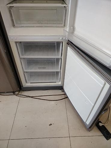 satmaq: İşlənmiş 2 qapılı Hotpoint Ariston Soyuducu Satılır, rəng - Boz, Təkərli — 3