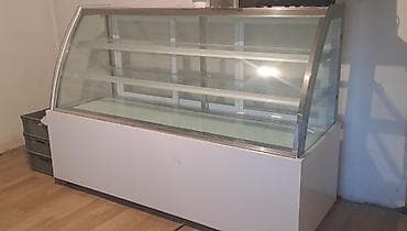 yemek vitrini: Vitrin soyuducu – şirniyyat, desert, sendviç və içkilərin nümayişi — 2