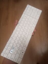 kompi: Təsvir: - Toshiba ağ korpuslu noutbuk, ehtiyat hissələri üçün. - — 4