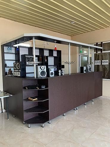 Bar mebeli Bar satilir. Hundurluk 237 sm. Qapilari 70 sm, eni 130sm
