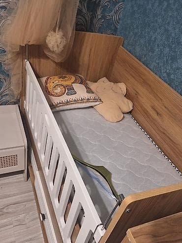dolab usaq: Oğlan və qız üçün, İşlənmiş, Dördbucaq, Beşik, Dəstsiz, Matras ilə, Yellənmə mexanizmsiz — 2
