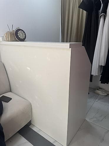 ikinci el çalışma masası: Ağ rəngdə resepsiyon/administrator masası - Material: laminat/MDF — 2