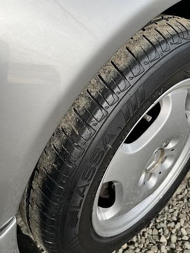 opel vectra b: Mercedes-Benz E 240: 2.4 l | 1997 il Sedan — 6