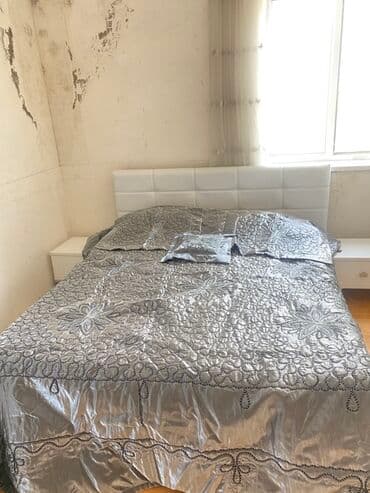 белая мебель для спальни: Односпальная кровать, 2 тумбы — 1