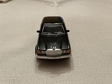 suktur: Miqyaslı model avtomobil – klassik Mercedes-Benz sedan - Rəng: qara — 2