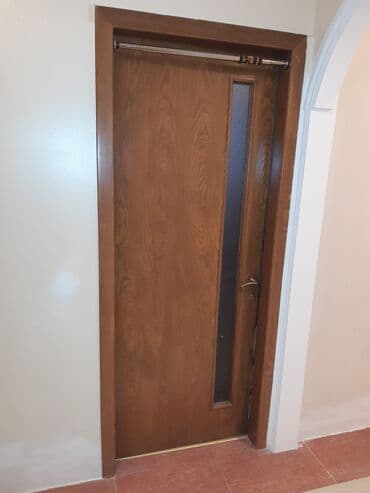 Tavan: Məhsul: Daxili otaq qapıları (taxta) Təsvir: - Klassik üslubda — 2