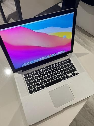 Masaüstü kompüterlər və iş stansiyaları: Apple MacBook Pro noutbuku - Korpus: gümüş rəngli alüminium unibody — 2