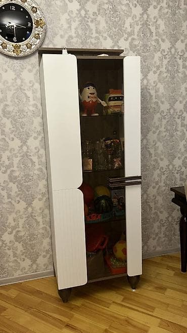 Reklam lövhələri: Şüşəli dolab vitrini — 2