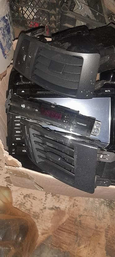 maqintafon kalonka: Maqnitol, AUX — 4