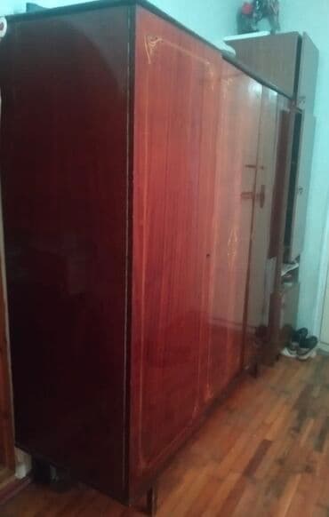 Ferrari: Hündürlüyü 1,80 ; eni 1,60 ; derinliyi 58 :qiyməti 250 man — 7