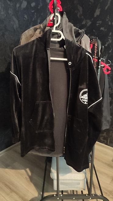 idman maykası: Idman dəsti – 2 müxtəlif model+2 sweatshirt 
hamisi 25 azn — 5
