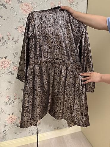 online geyim: Zebra/printer naxışlı, metalik parlaqlığa malik uzun trenç/stil — 2