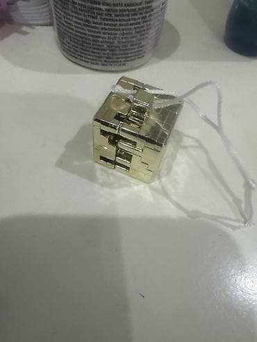 Elmler metro.Minecraft kinder joy Məhsul: Qızılı rəngli mini kubik