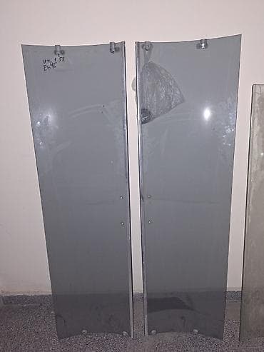 2107 qapi: Şüşə vitrin/şkaf qapıları (3 ədəd) satılır. Ölçüləri: 2 dənə Şüşə eyni — 3