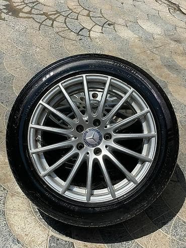 kalpak disk: Mercedes üçün 225/50R17 ölçülü təkərlər disklərlə birlikdə. Disklər — 1