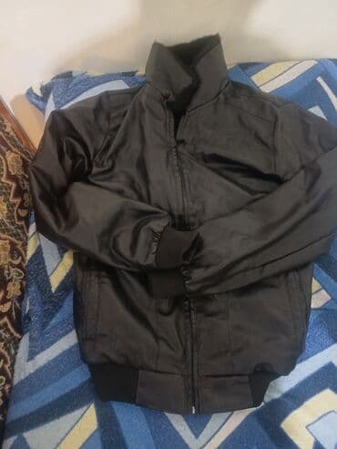 kişi dəri godəkcələr: Qara rəngli kişi kurtkası - Material: Parlaq səthli süni dəri — 2