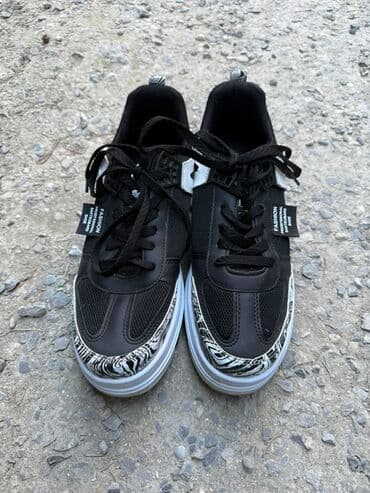 ayakkabı: Yenidir Geyinilməyib Ölçüsü böyük olduğu üçün satılır Qiymət sondur — 4