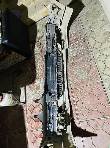 Ön, Mercedes-Benz W210, 2000 il, Ünvandan götürmə