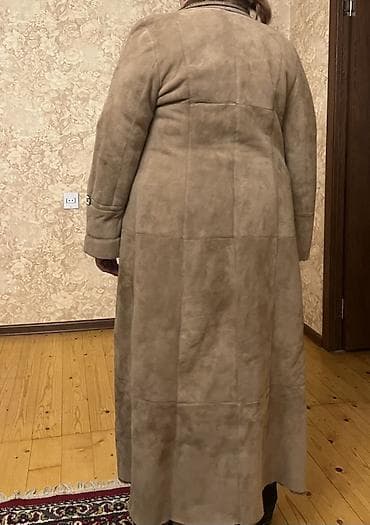 kişi palto: Uzun qadın palto – süet görünümlü, isti tüklü içlikli - Rəng: açıq — 3