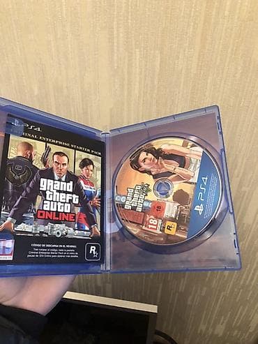 plesteyşn 2: PS4 oyun diskləri paketi 1) Grand Theft Auto V – Premium Edition — 3