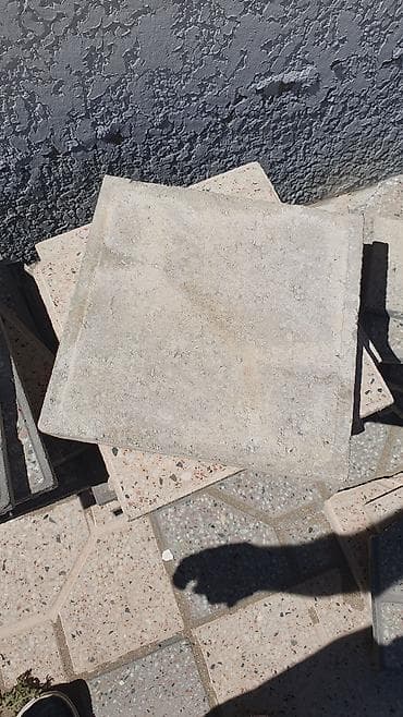 beton panel: Təmiz tamet daşları satılır (30x30 sm) – 24.3 kv.m (270 ədəd) Hovsanda — 3