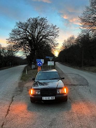 Mercedes-Benz E-Class: 2.6 l | 1990 il Sedan