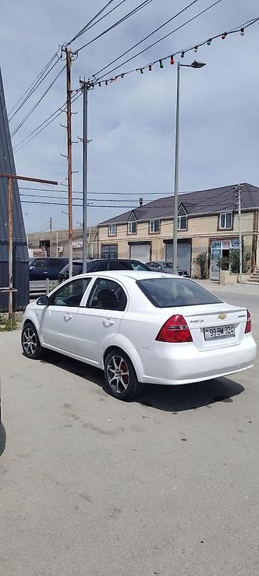 fiat doblo 2008: Chevrolet Aveo: 1.4 l | 2011 il 32270 km Sedan — 2