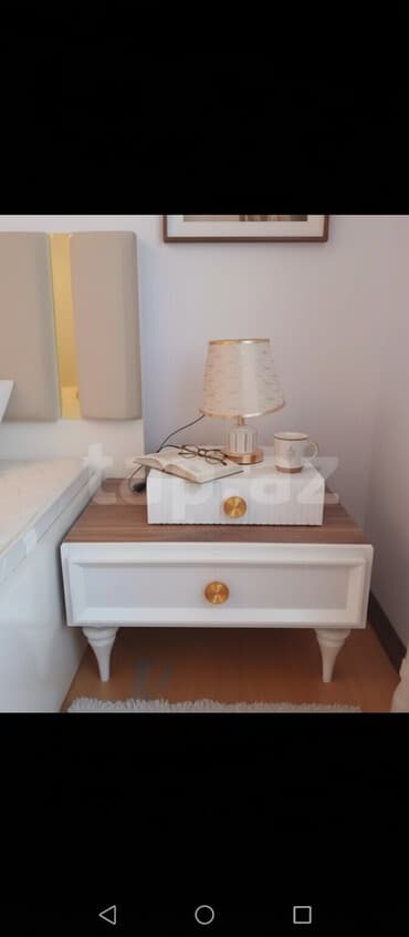 Tumba – yataq otağı üçün - Rəng: ağ korpus, tünd ağac naxışlı üst