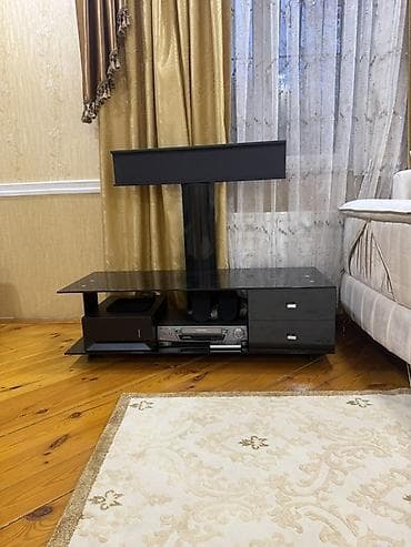 TV altlığı: Düz TV altlığı, Polkalı, Şüşəli — 1