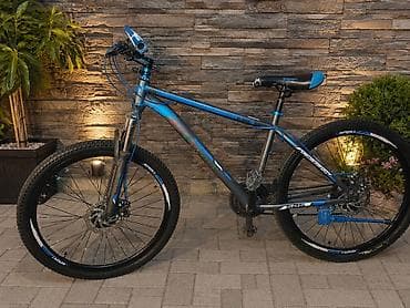 26” təkərlər, alüminium hardtail gövdə, ön amortizatorlu çəngəl — 2