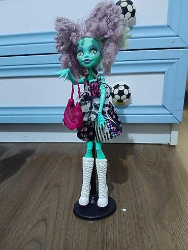 oyuncaq traktor: Monster High temalı kolleksiya kuklası - Xüsusiyyətlər: Yaşıl dəri — 1
