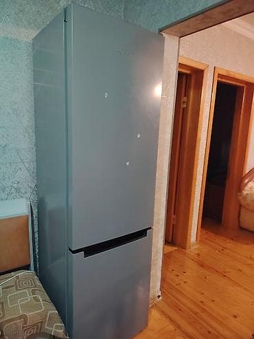 nomre satilir: Xarab 2 qapılı Indesit Soyuducu Satılır, rəng - Gümüşü — 3