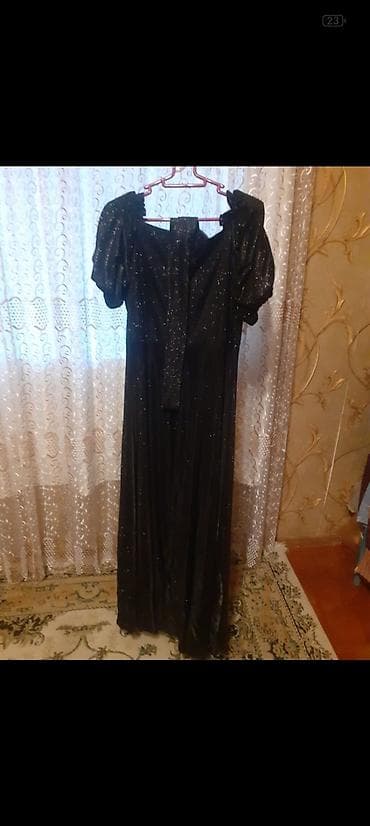 eclat la violette parfüm: Qara rəngdə, zərli parıltılı uzun ziyafət geyimi. - Model: döşəməədək — 2